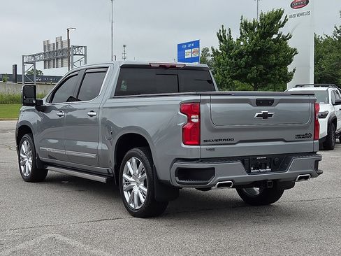 Used 2024 Chevrolet Silverado 1500 High Country w/ High Country Premium Package AWD/4WD image 4