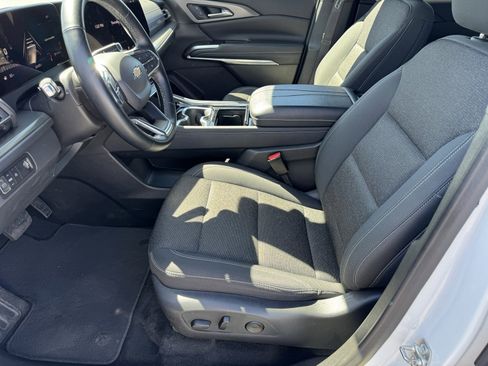 Used 2024 Chevrolet Traverse LT image 19