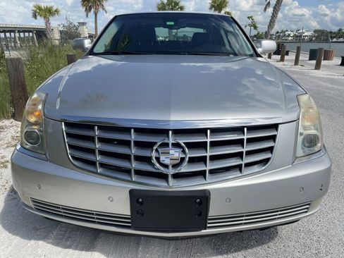 Used 2008 Cadillac DTS w/ Sun And Sound Package image 4
