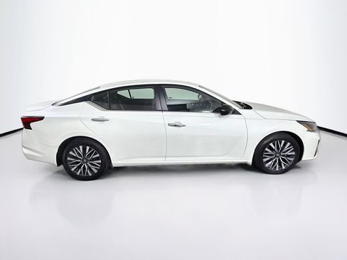 Used 2024 Nissan Altima 2.5 SV FWD image 10