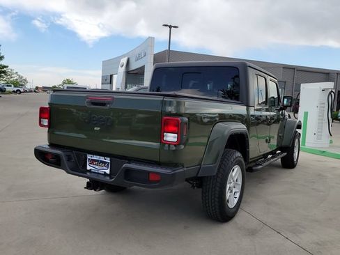 Used 2022 Jeep Gladiator Sport AWD/4WD image 3