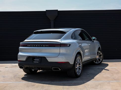 Certified 2025 Porsche Cayenne Coupe image 7