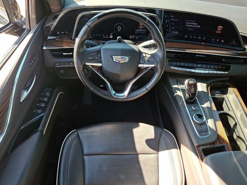 Used 2024 Cadillac Escalade ESV Premium Luxury AWD/4WD image 22