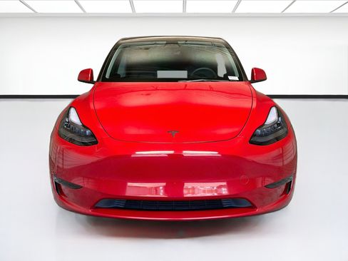 Used 2023 Tesla Model Y Long Range AWD/4WD image 2