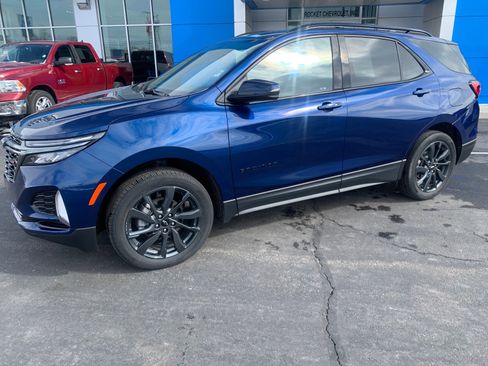 Used 2023 Chevrolet Equinox RS image 2