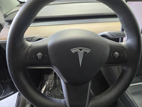 Used 2022 Tesla Model Y Long Range AWD/4WD image 17