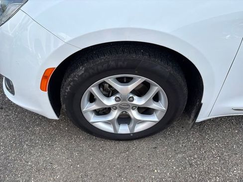 Used 2017 Chrysler Pacifica Touring-L Plus image 6