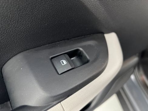 Used 2025 Hyundai Venue SEL FWD image 16