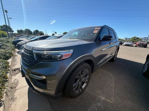 Used 2022 Ford Explorer XLT w/ Equipment Group 202A RWD image 3