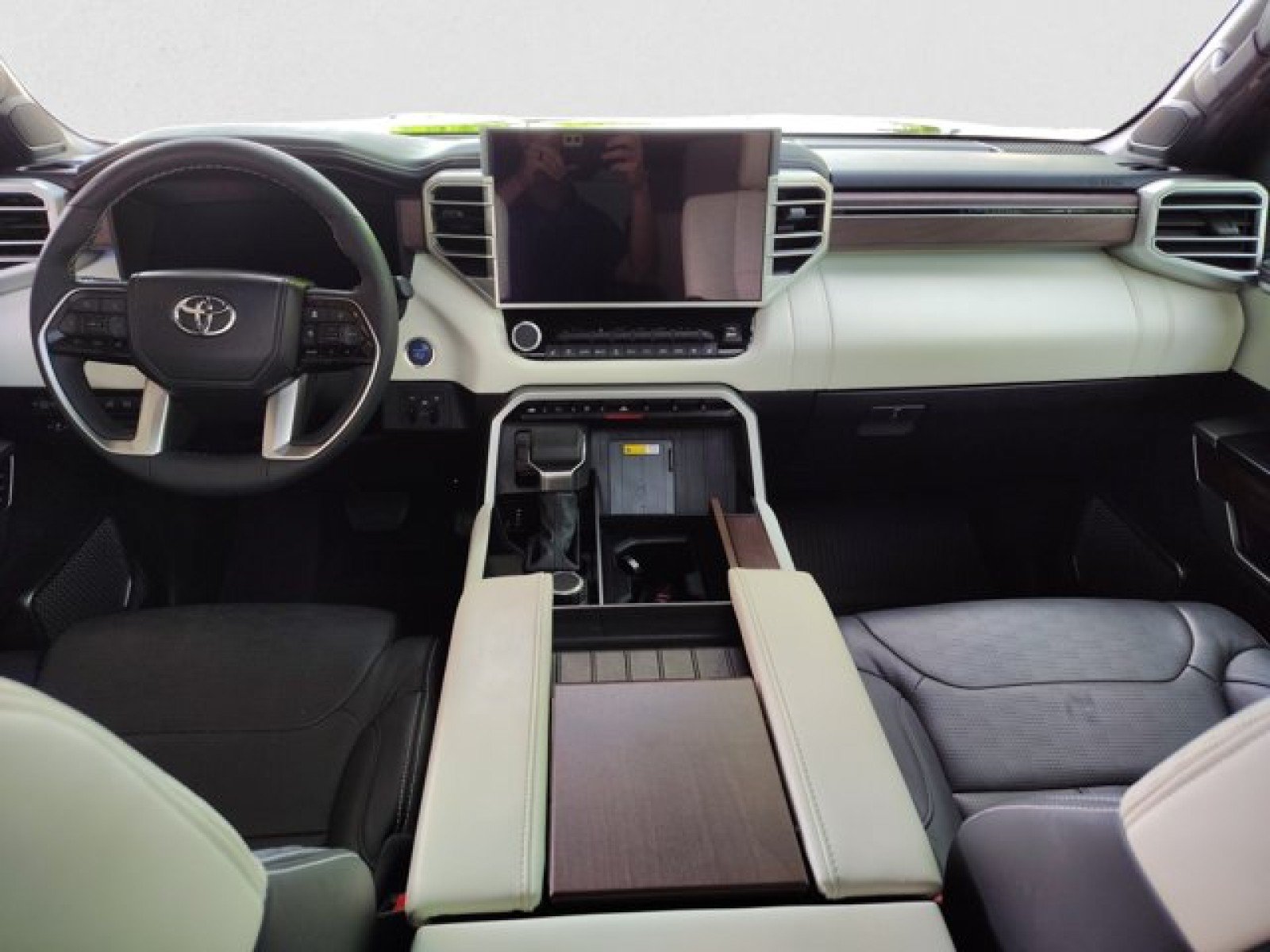 Used 2024 Toyota Sequoia Capstone AWD/4WD image 13
