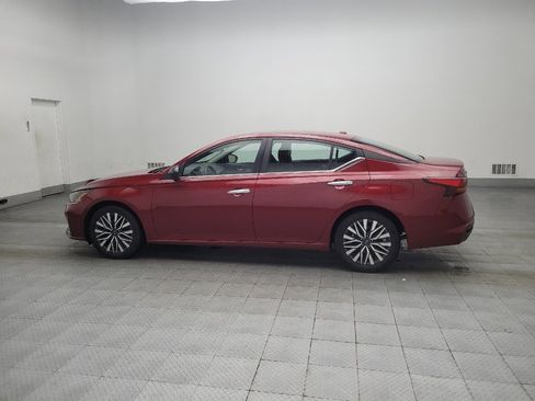 Used 2024 Nissan Altima 2.5 SV image 3