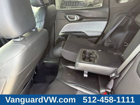 Used 2025 Jeep Compass Latitude w/ Convenience Group AWD/4WD image 28