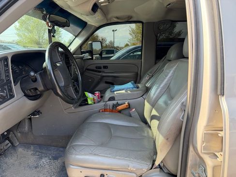 Used 2004 Chevrolet Silverado 2500 LT w/ Heavy-Duty Power Package image 17