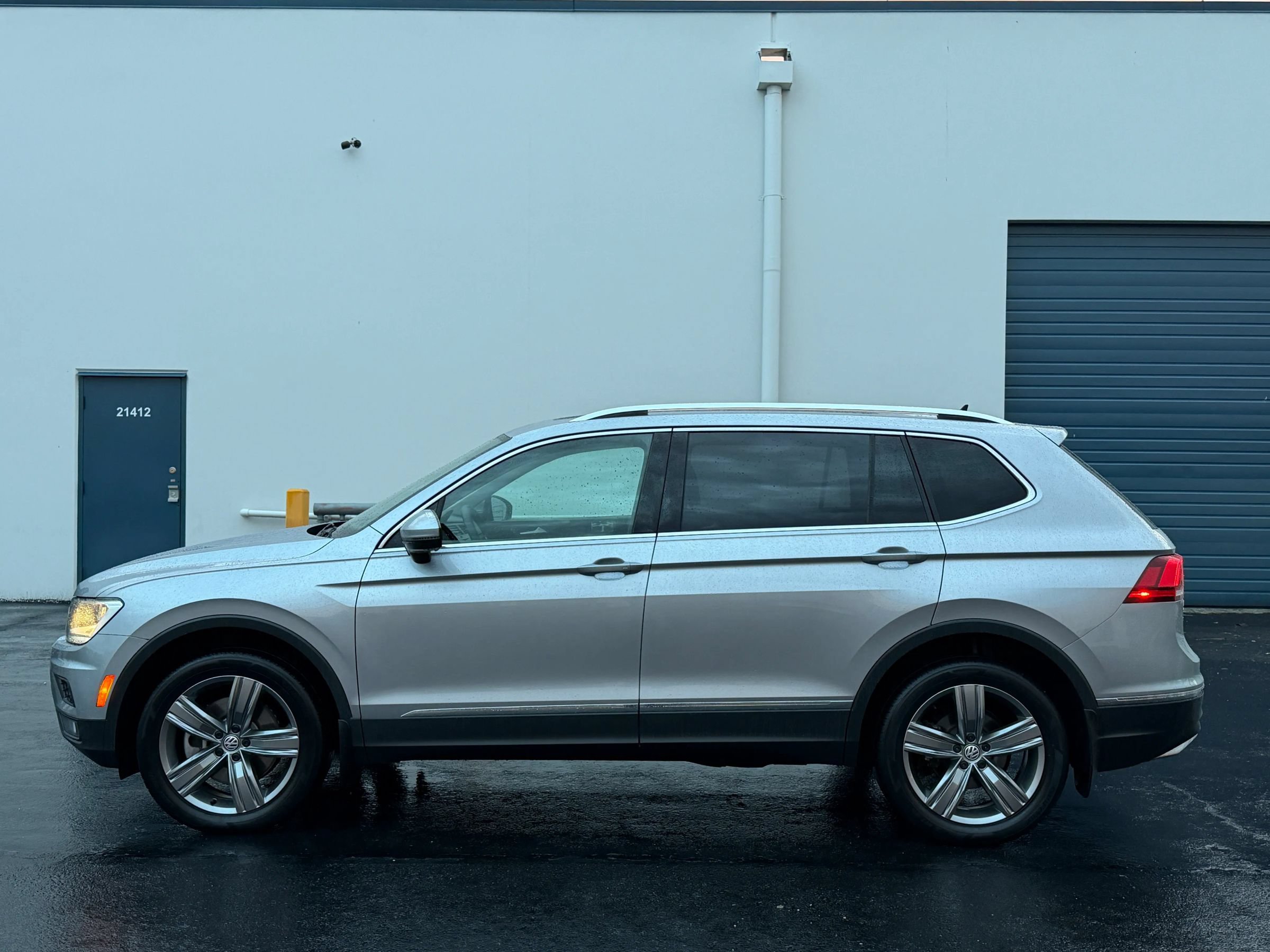 Used 2021 Volkswagen Tiguan SEL AWD/4WD image 2