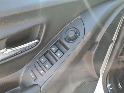 Used 2022 Chevrolet Trax LS w/ Tint and Cruise Package image 12