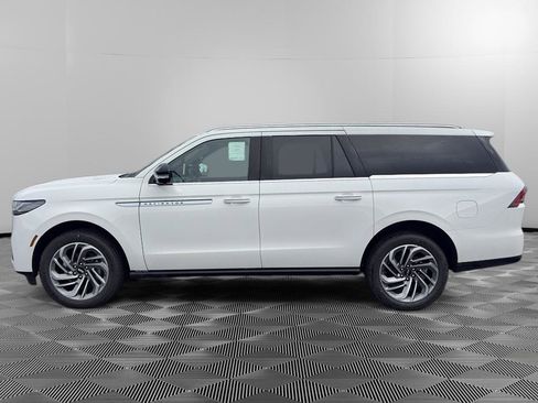 New 2026 Lincoln Navigator L Reserve AWD/4WD image 4
