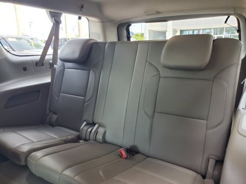 Used 2015 Chevrolet Suburban LTZ RWD image 32