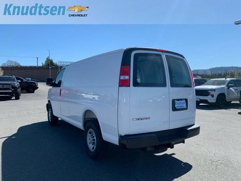 New 2026 Chevrolet Express 2500 w/ Driver Convenience Package RWD image 5