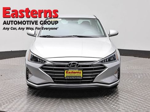 Used 2019 Hyundai Elantra SE w/ Cargo Package FWD image 2