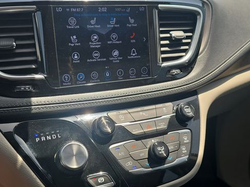 Used 2018 Chrysler Pacifica Limited FWD image 20