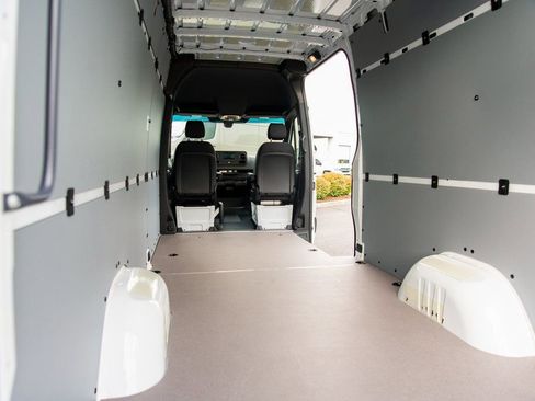 Used 2024 Mercedes-Benz Sprinter 2500 image 35