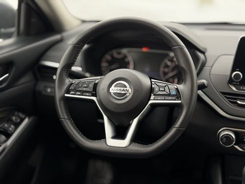 Used 2022 Nissan Altima 2.5 SV w/ SV Premium Package image 12