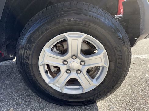 Used 2021 Jeep Wrangler Sport S image 32