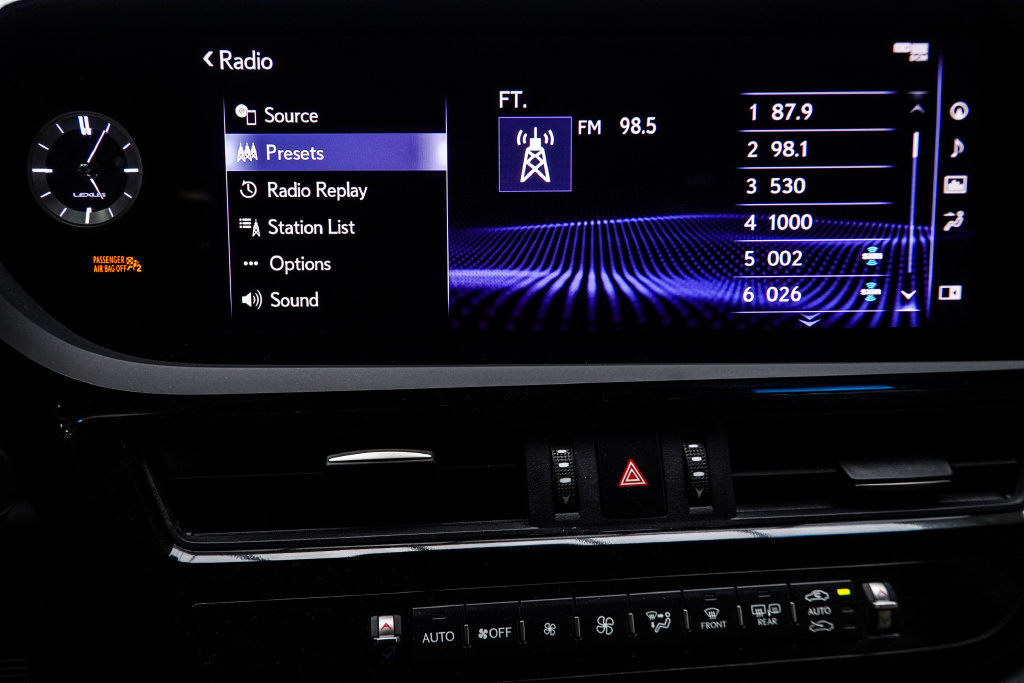 Used 2022 Lexus ES 350 Ultra Luxury w/ Accessory Package 2 FWD image 29