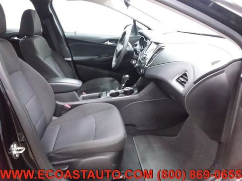 Used 2018 Chevrolet Cruze LT image 12