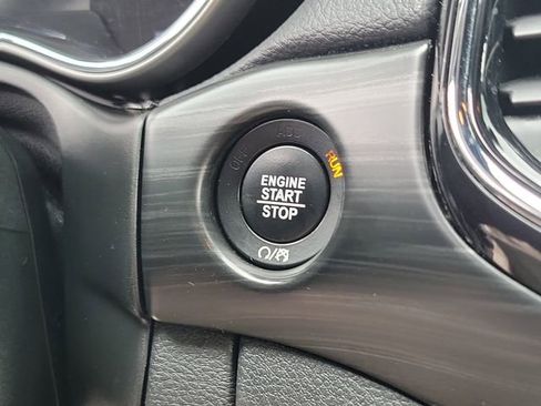 Used 2019 Jeep Grand Cherokee Altitude AWD/4WD image 28