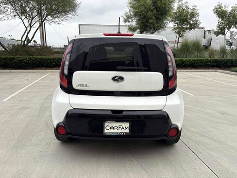 Used 2016 Kia Soul + image 4