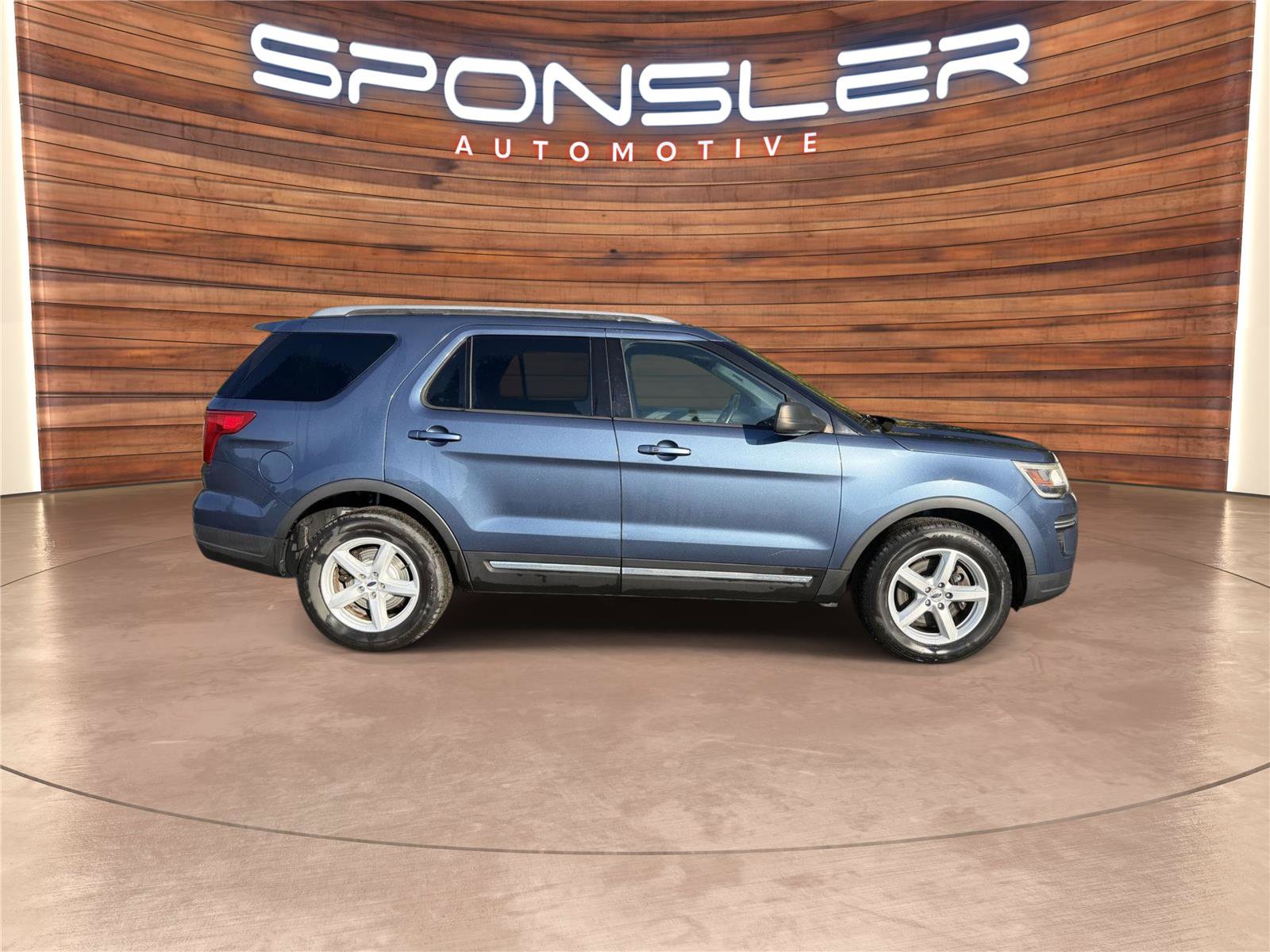 Used 2018 Ford Explorer XLT FWD image 8