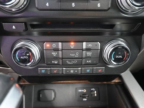 Used 2015 Ford F150 Platinum w/ Equipment Group 701A Luxury AWD/4WD image 21