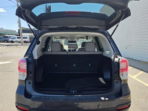 Used 2017 Subaru Forester 2.5i Limited AWD/4WD image 9