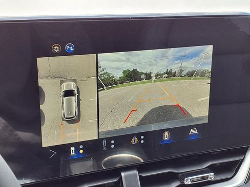 New 2026 Chevrolet Equinox LT w/ Convenience Package II FWD image 16