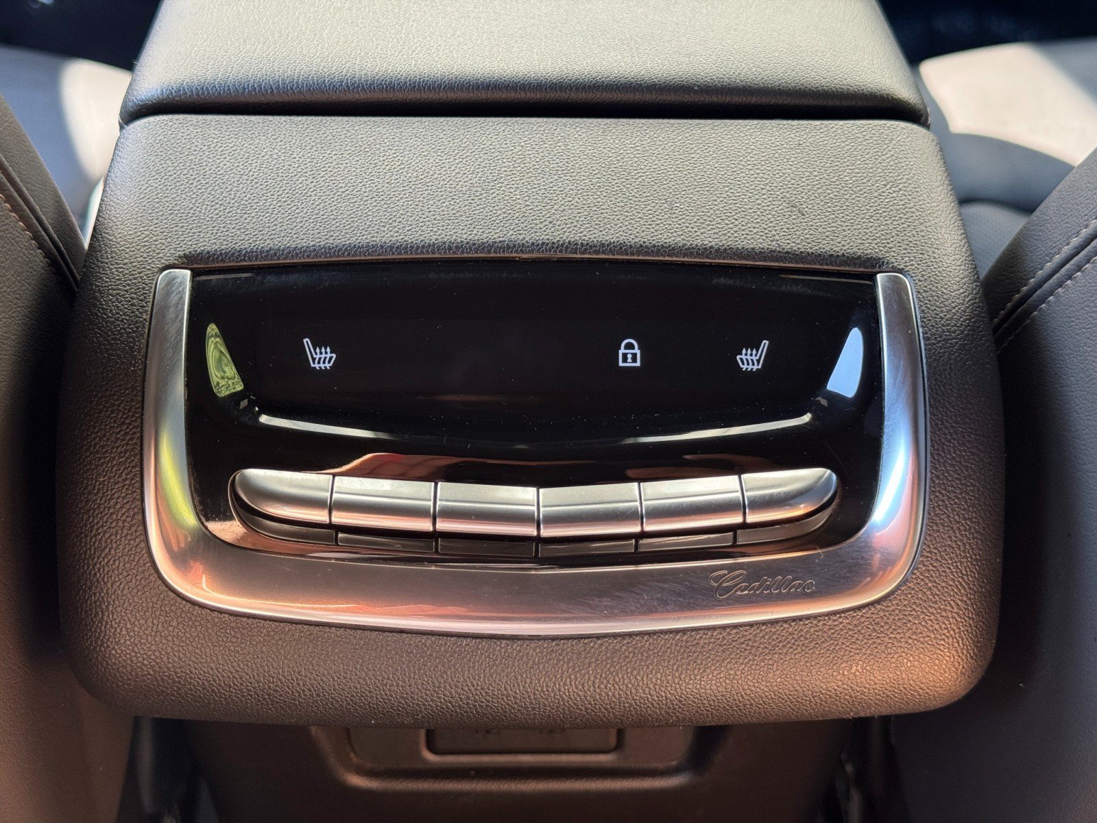 Used 2022 Cadillac XT6 Premium Luxury w/ Technology Package FWD image 36