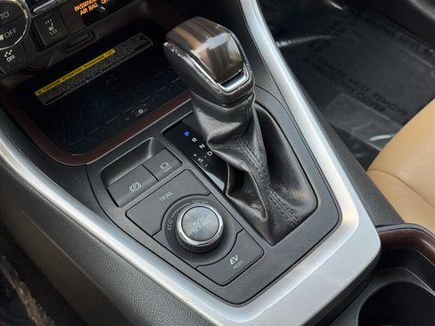 Used 2019 Toyota RAV4 Limited AWD/4WD image 32