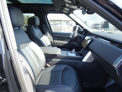 Certified 2025 Land Rover Range Rover SE image 28