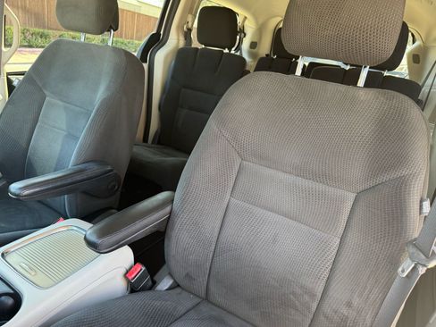 Used 2016 Dodge Grand Caravan SXT w/ Rear Park Assist Package image 24