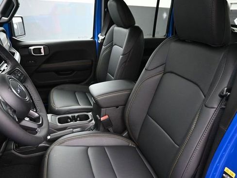 New 2026 Jeep Gladiator Sport AWD/4WD image 15