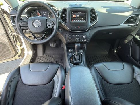 Used 2019 Jeep Cherokee Latitude Plus AWD/4WD image 26