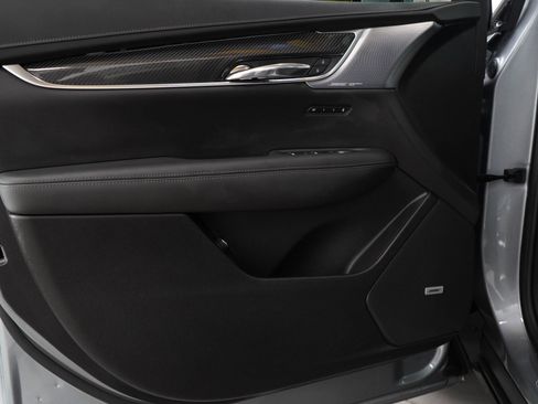 Used 2025 Cadillac XT6 Sport image 22