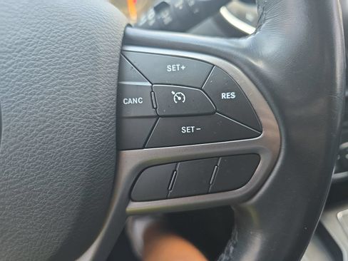 Used 2021 Jeep Cherokee Latitude Lux FWD image 17