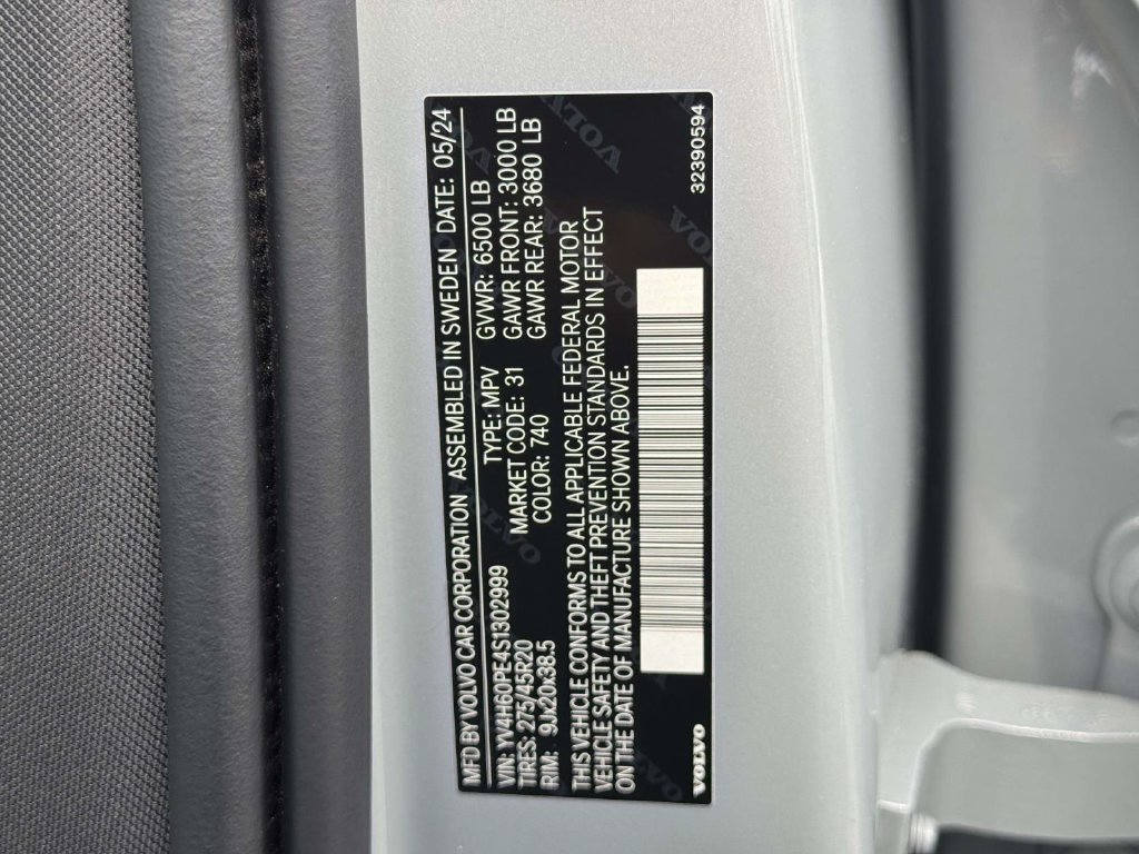 Certified 2025 Volvo XC90 T8 Plus w/ Protection Package Premier AWD/4WD image 16