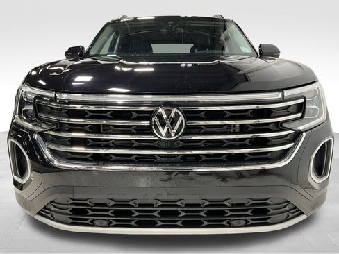 Used 2025 Volkswagen Atlas SE image 2