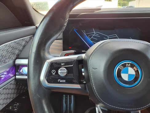 Used 2023 BMW i7 xDrive60 w/ Executive Package 2 AWD/4WD image 18