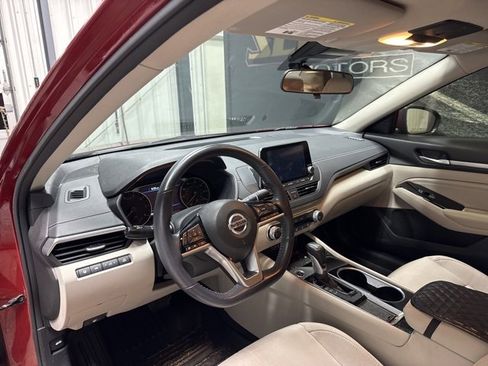 Used 2022 Nissan Altima 2.5 SV w/ SV Premium Package image 5