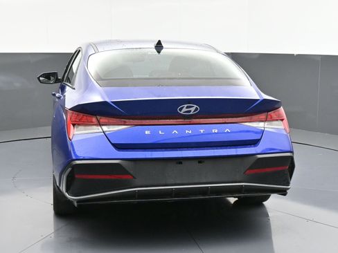 Used 2024 Hyundai Elantra SEL w/ Convenience Package image 7
