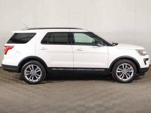 Used 2018 Ford Explorer XLT w/ Equipment Group 202A AWD/4WD image 19