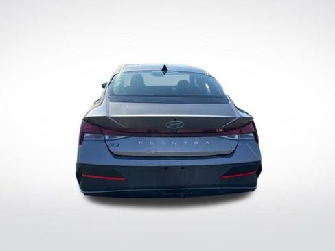 Used 2024 Hyundai Elantra SEL image 4